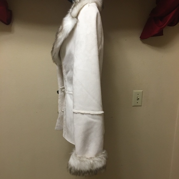 Gorgeous and Cozy Venus Cream Faux Suede Sherpa Jacket with Faux Fur, Size Small - Picture 11 of 14